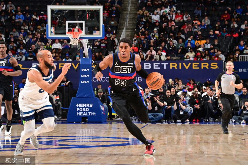 队增添了更 队增添了更